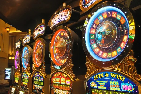 Live roulette wheel spinning